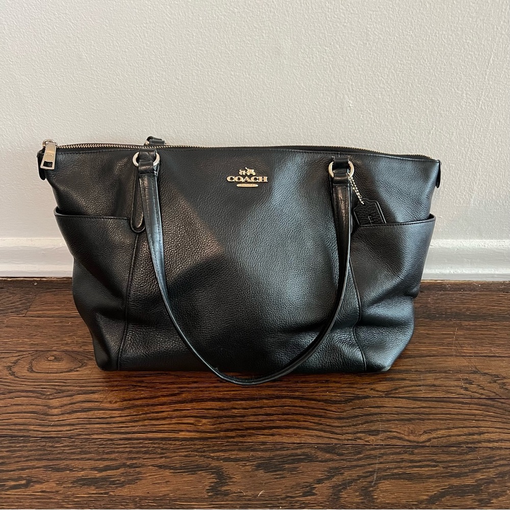 Coach Pebbled Leather Gold Tone Zipper Closure Shoulder Tote Handbag Black